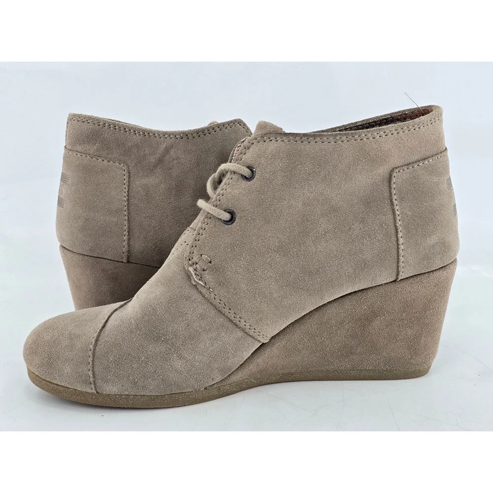 TOMS Desert Wedge Booties Women 7.5 Taupe Suede Lace Up Ankle Boots - Excellent